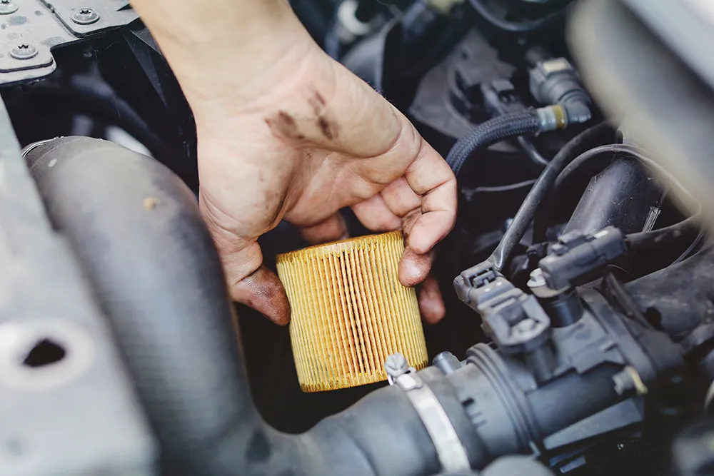 Calgary Auto Repair: Optimizing Filters & Fluids for Summer Driving